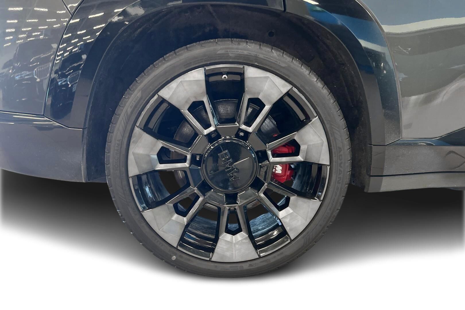 BMW XM iso kuva 11