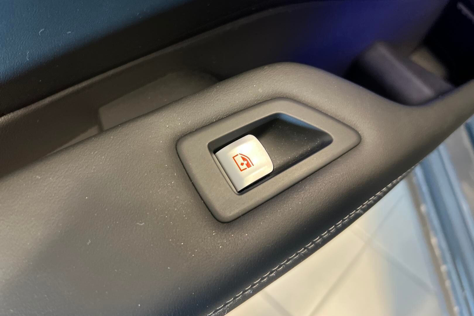 BMW XM iso kuva 13