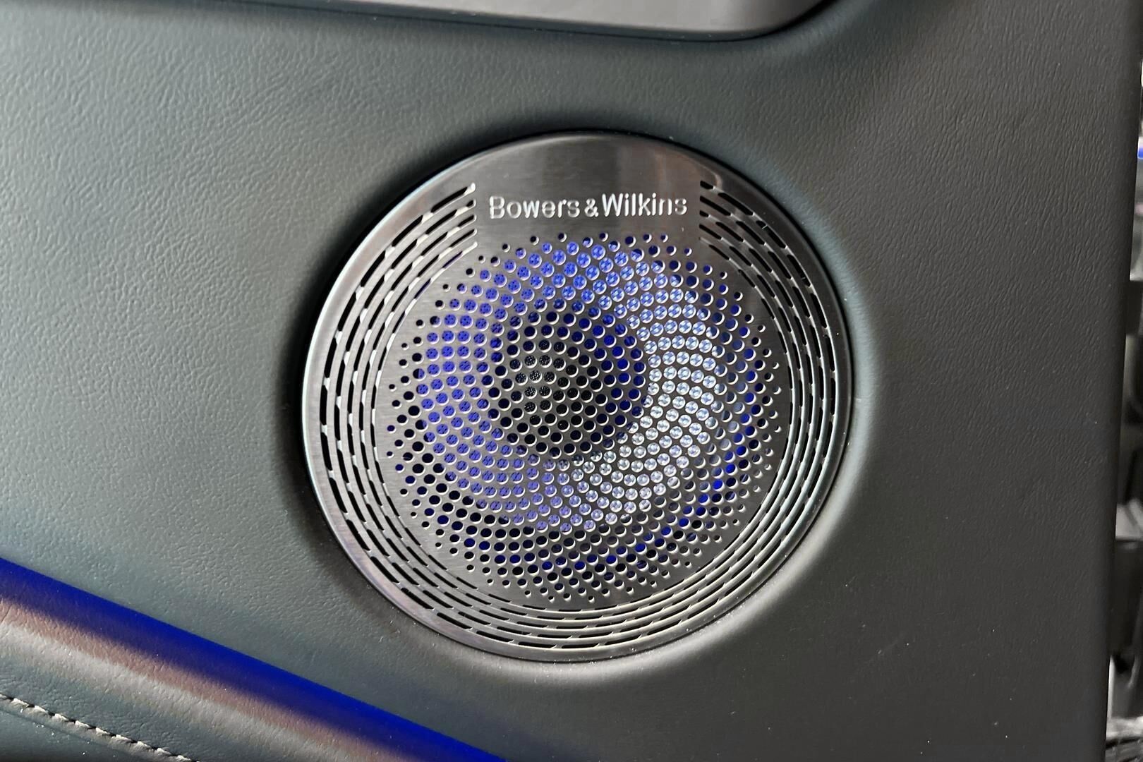 BMW XM iso kuva 14