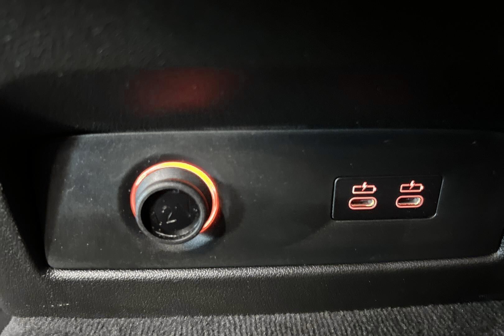 BMW XM iso kuva 16