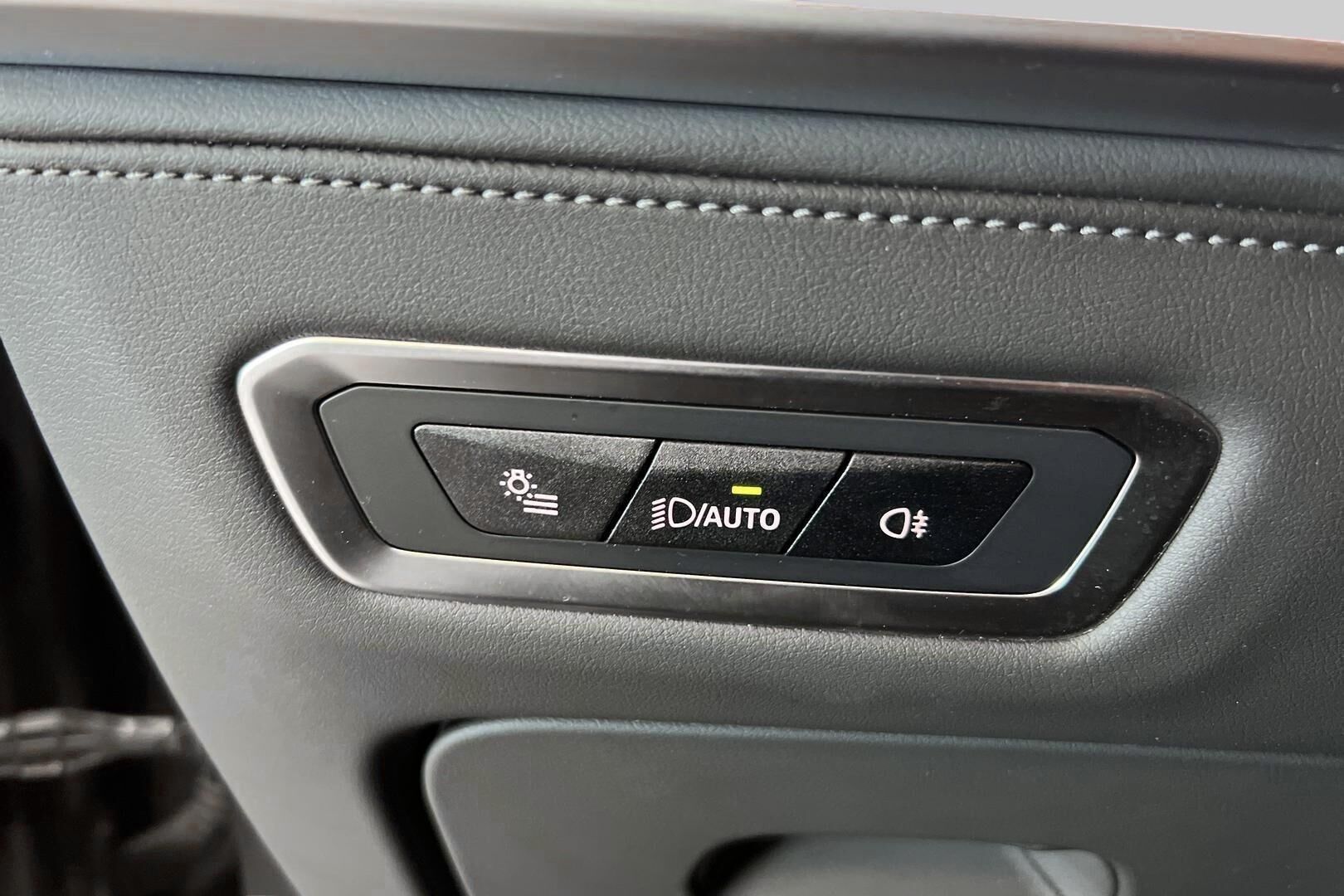 BMW XM iso kuva 20