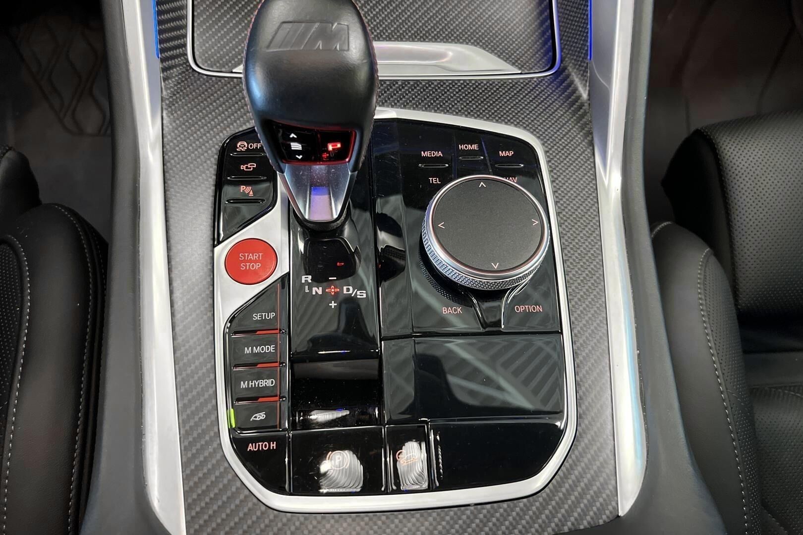 BMW XM iso kuva 26