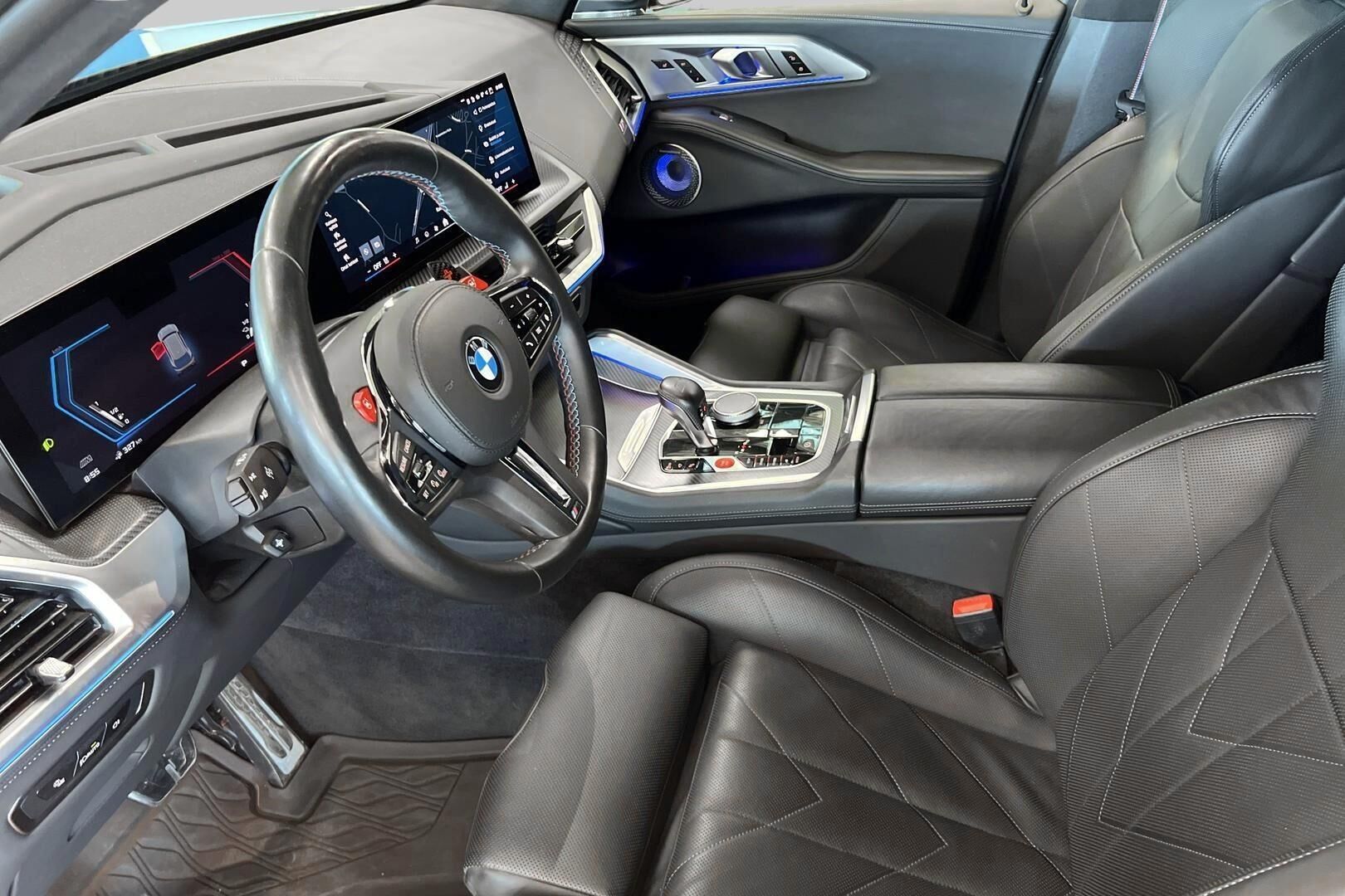 BMW XM iso kuva 8