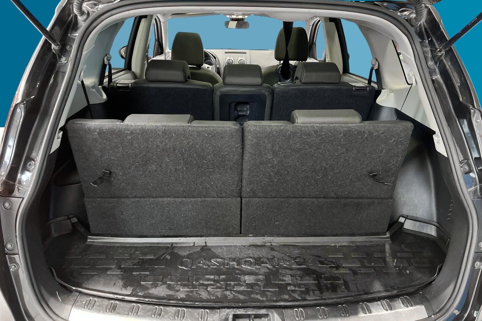 Nissan Qashqai+2 iso kuva 11