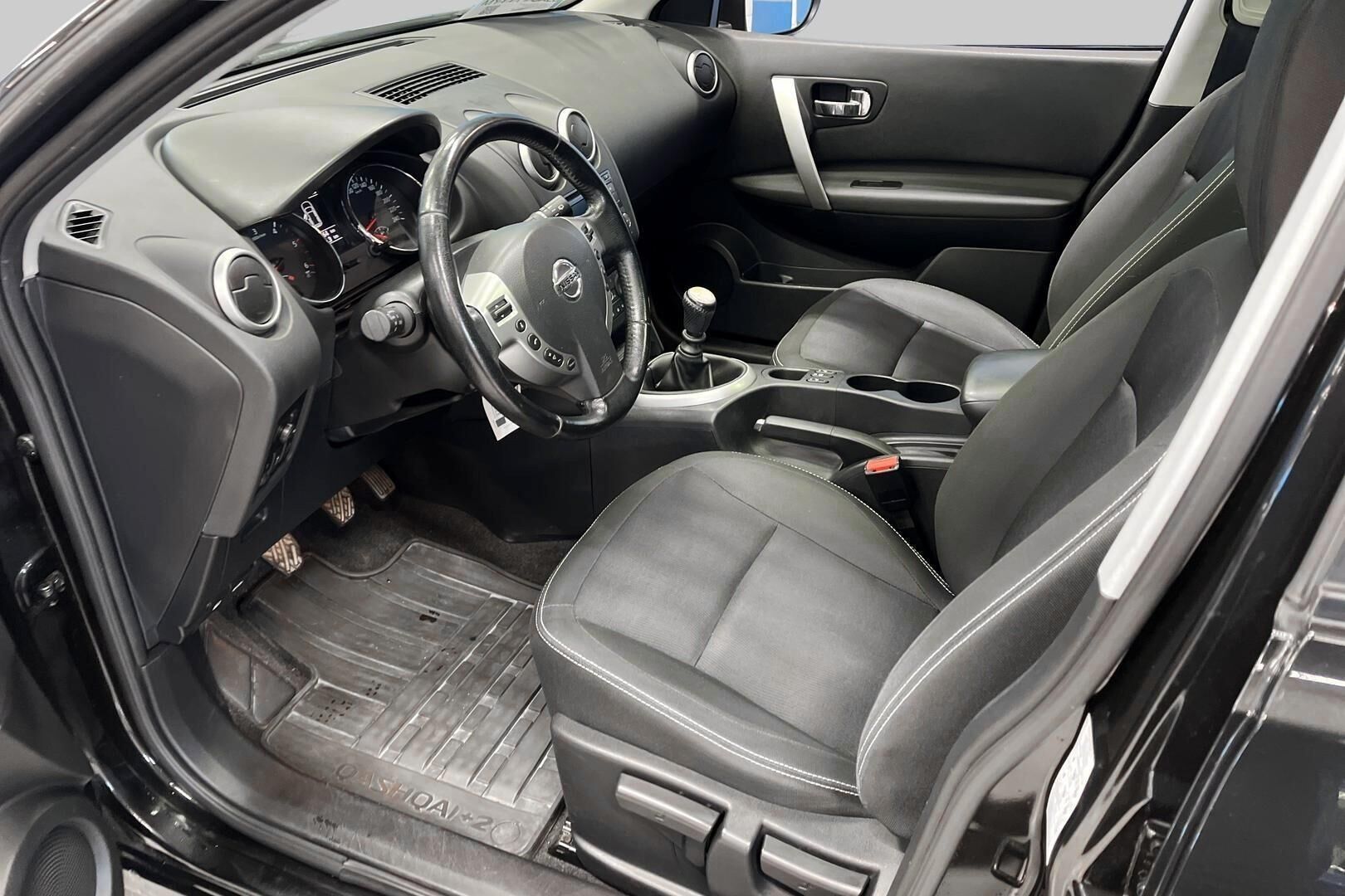 Nissan Qashqai+2 iso kuva 9
