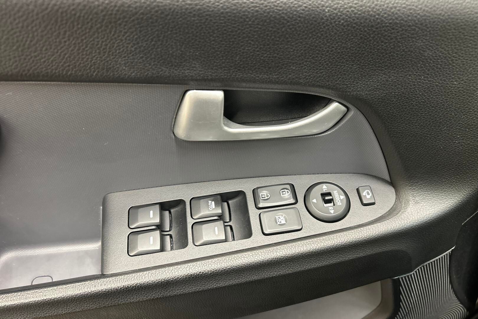 Kia Sportage iso kuva 21