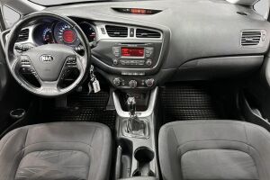 Kia cee'd esikatselu 11