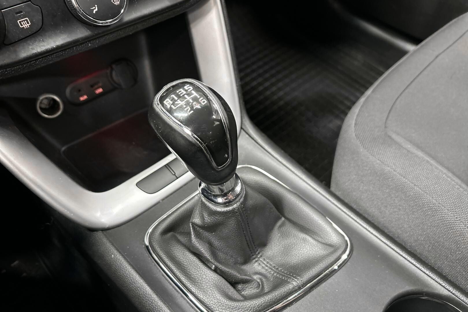 Kia cee'd iso kuva 16