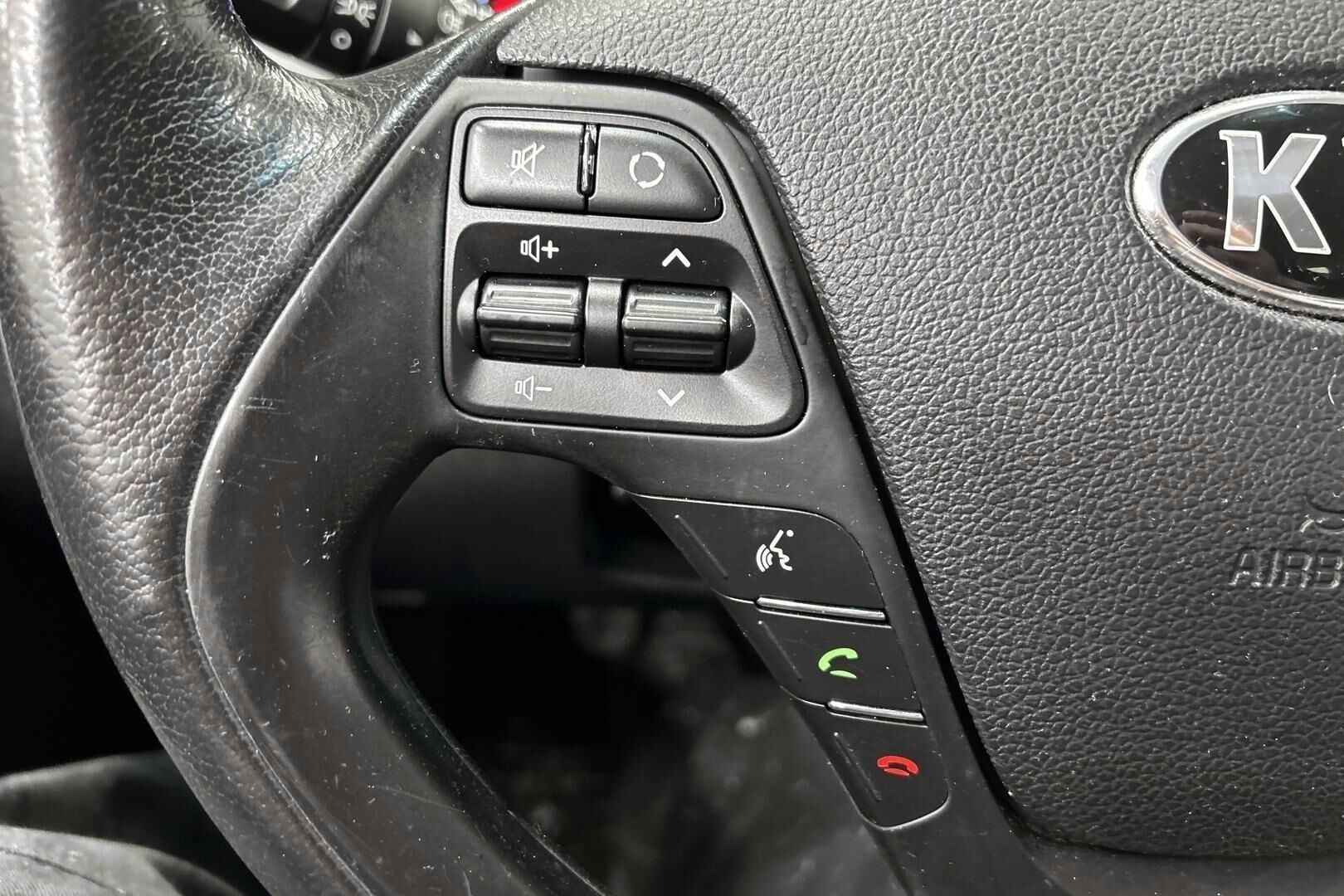 Kia cee'd iso kuva 18