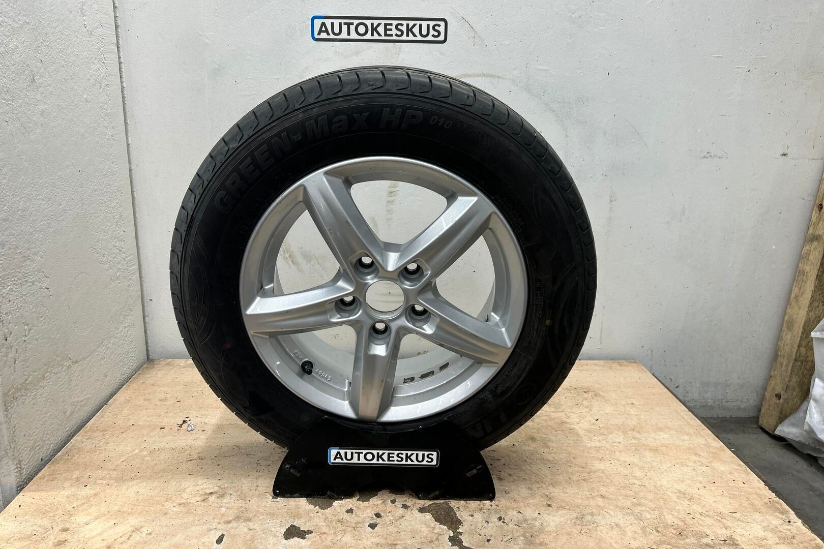 Kia cee'd iso kuva 19