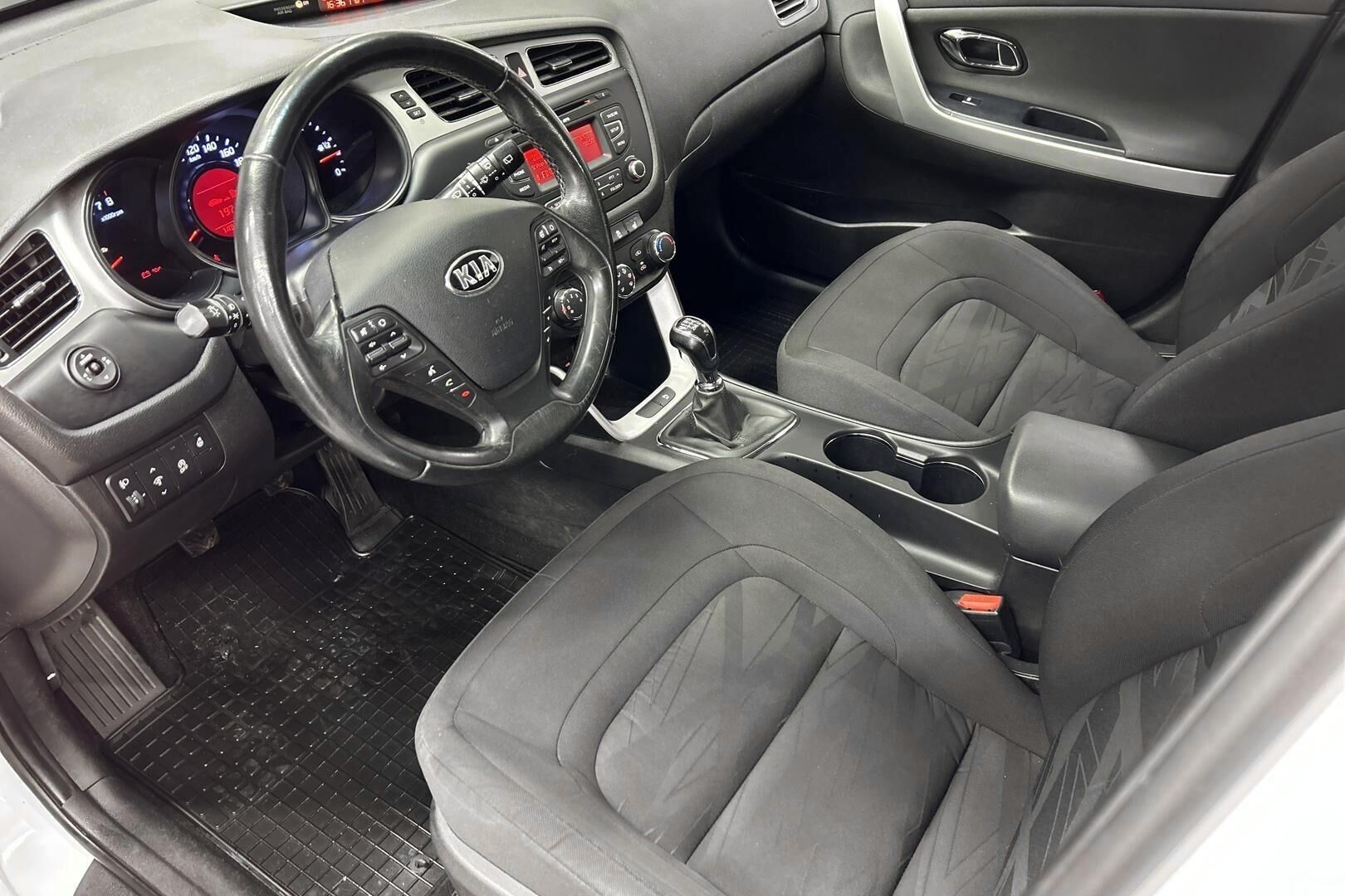 Kia cee'd iso kuva 9