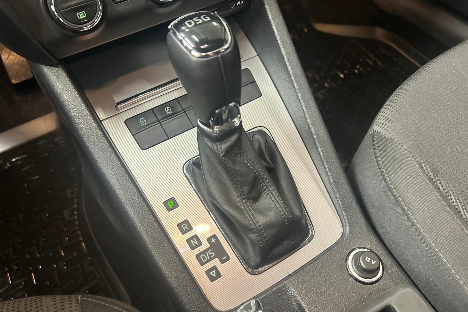 Skoda Octavia iso kuva 16