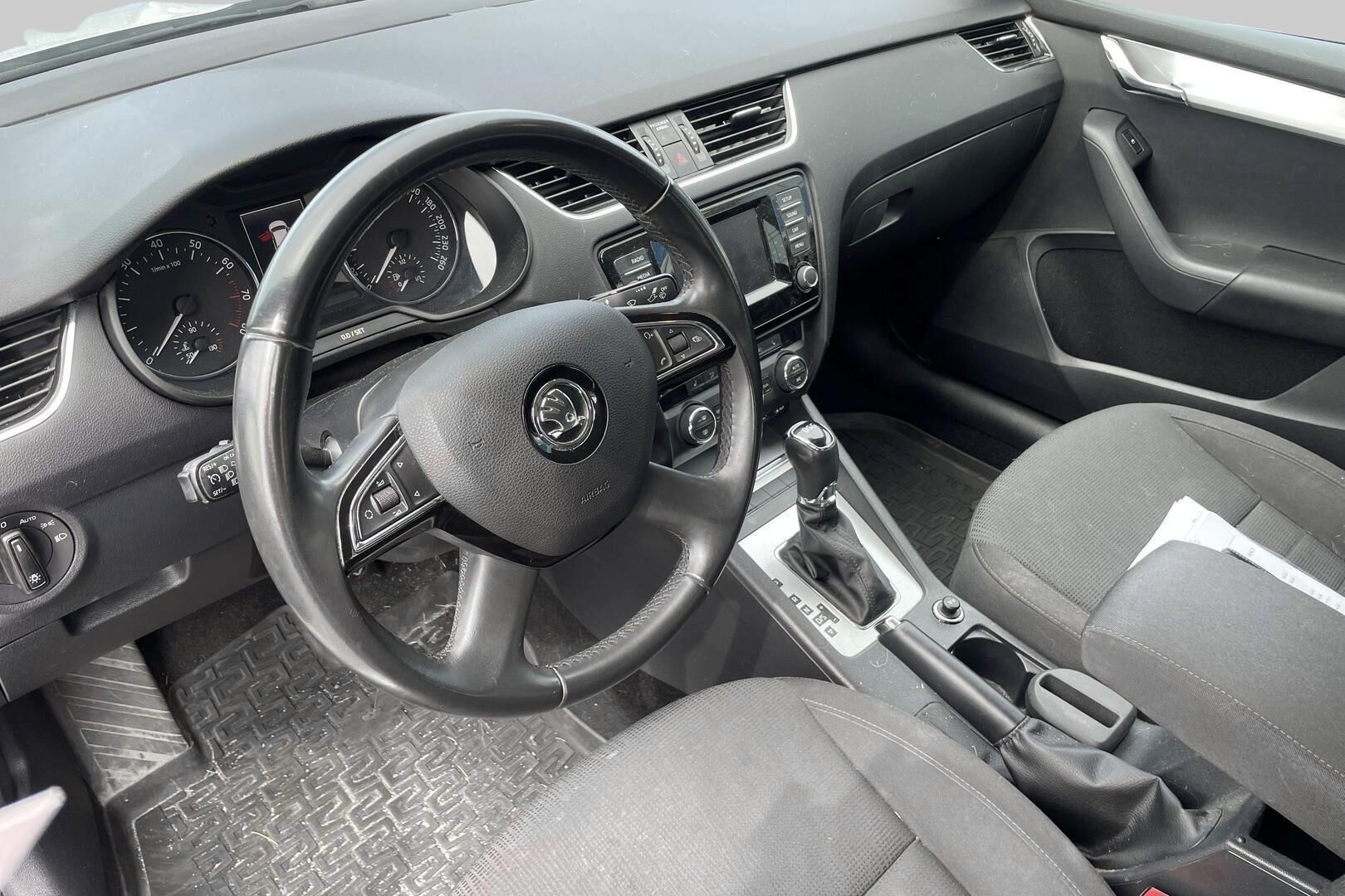 Skoda Octavia iso kuva 1
