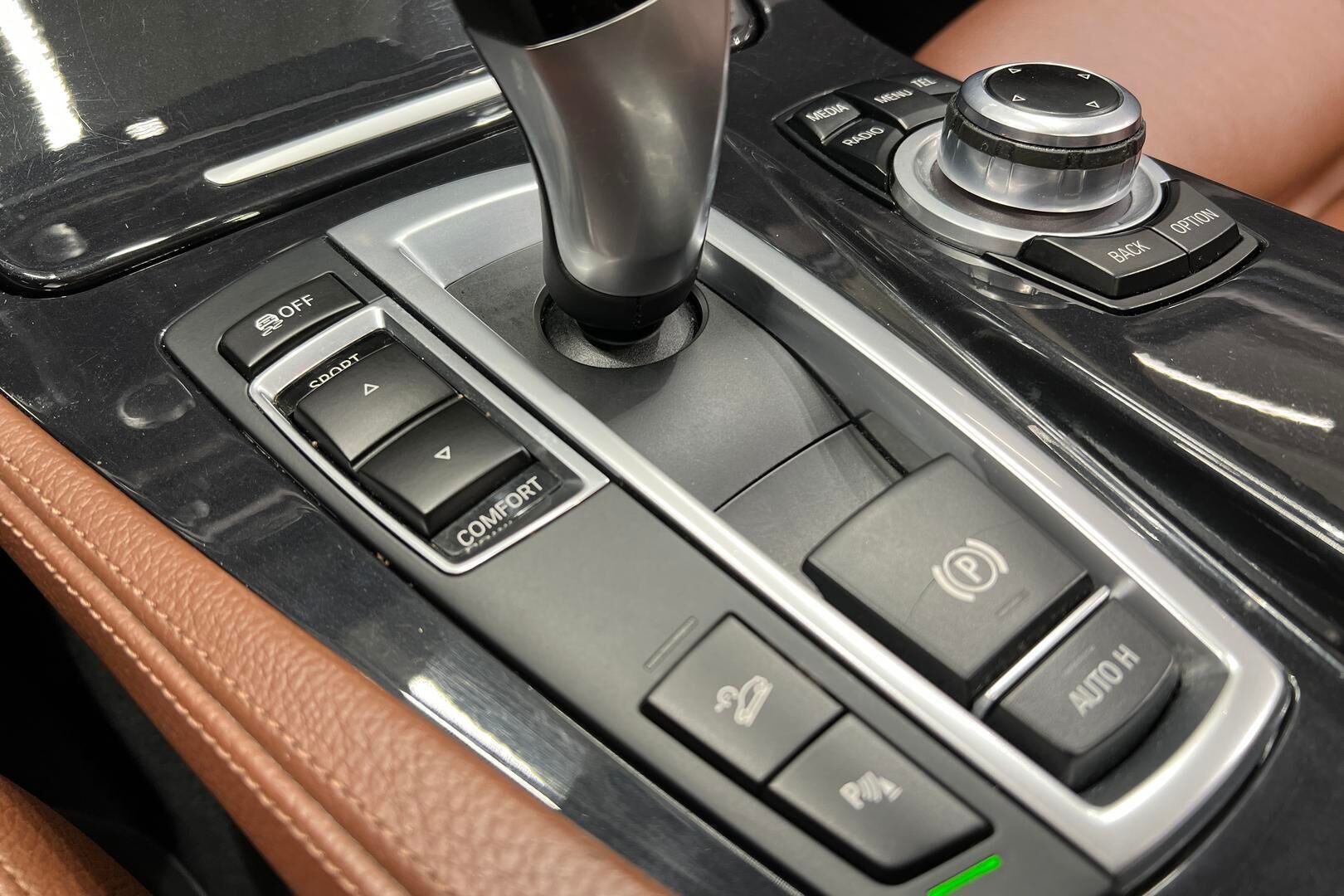 BMW 5-SARJA iso kuva 23