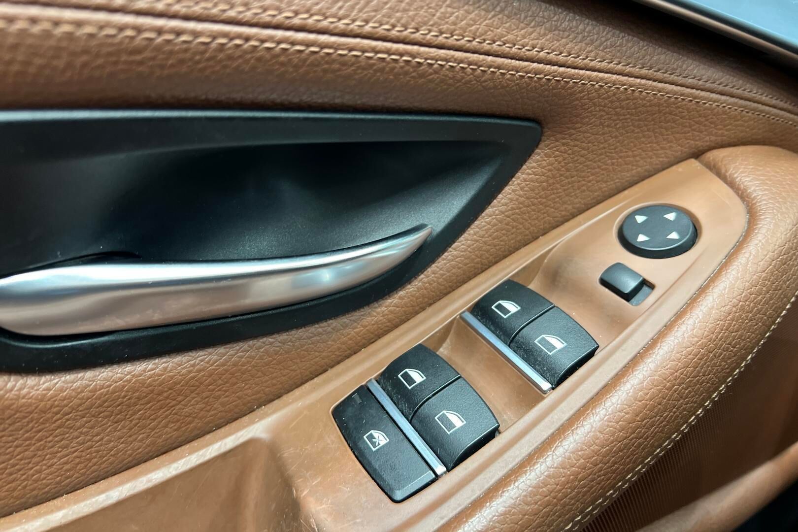 BMW 5-SARJA iso kuva 29