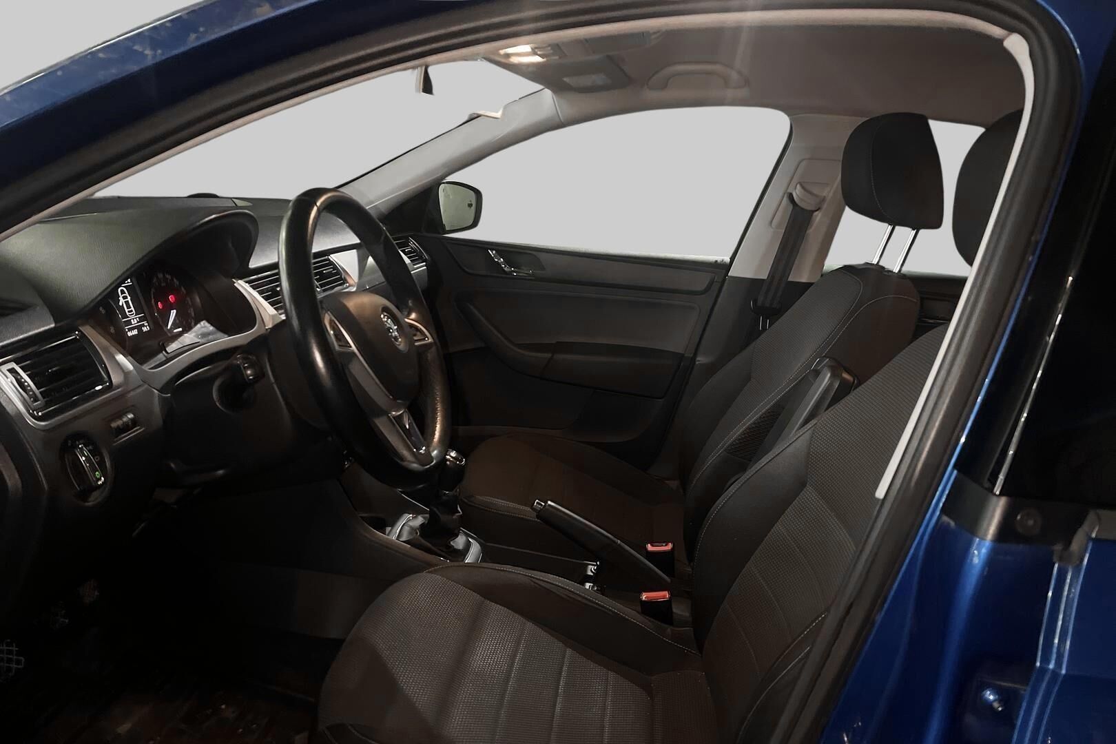 Skoda Rapid iso kuva 3