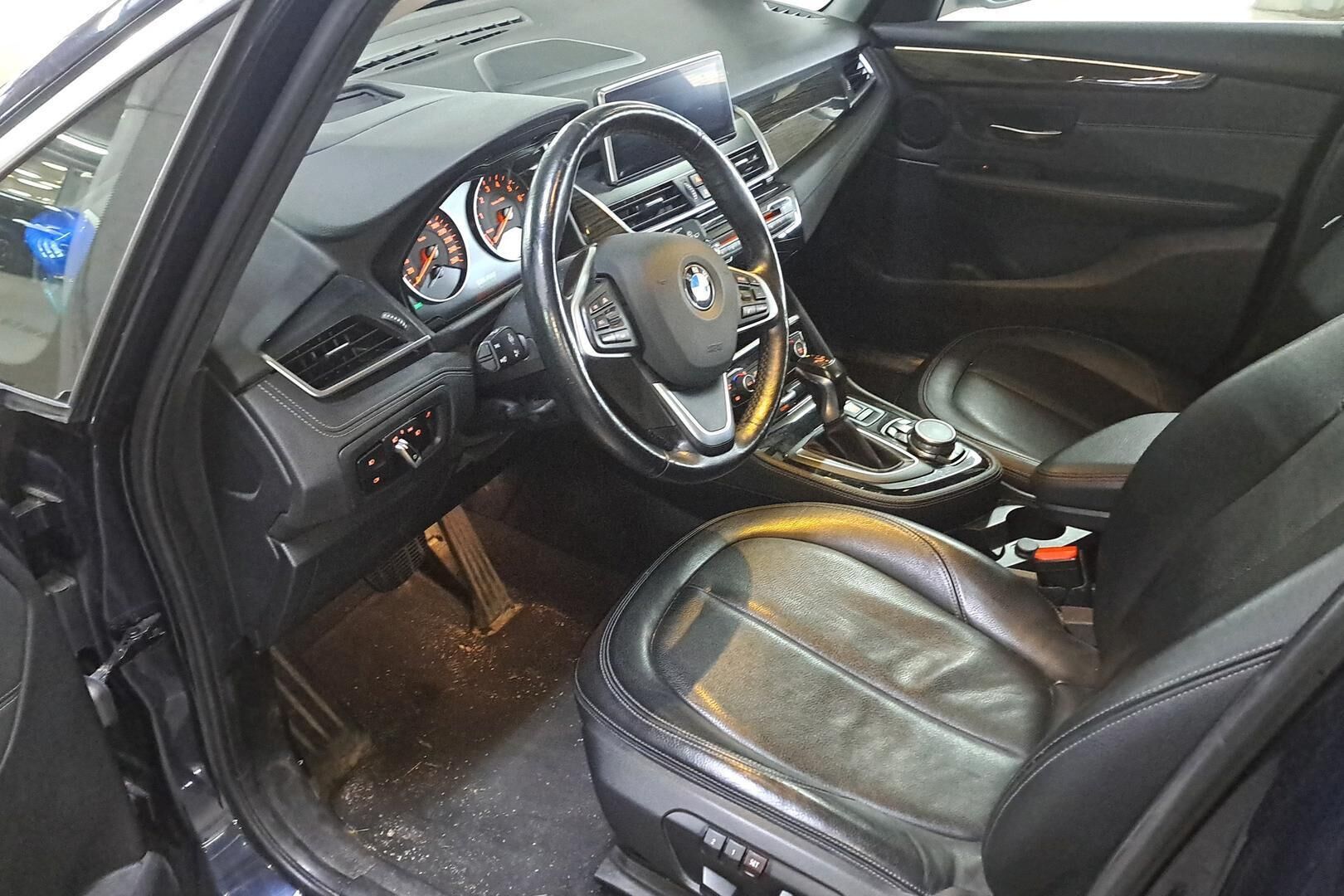 BMW 2-SARJA iso kuva 2