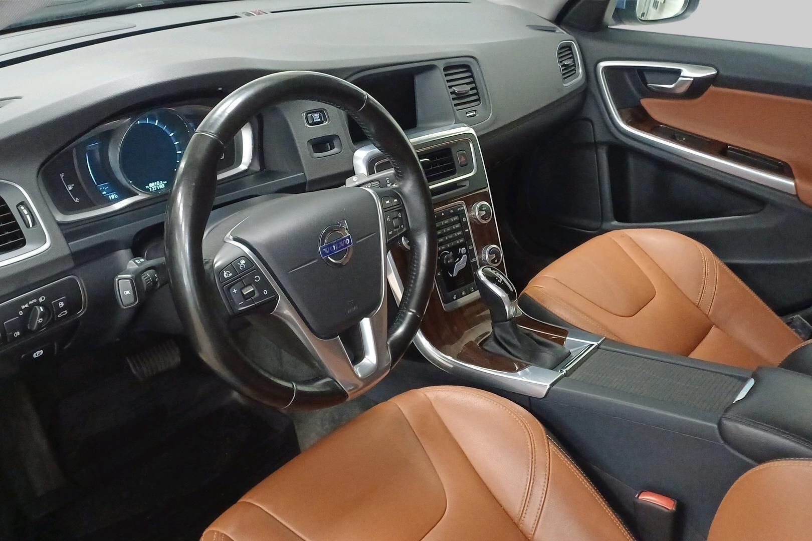 Volvo S60 iso kuva 10