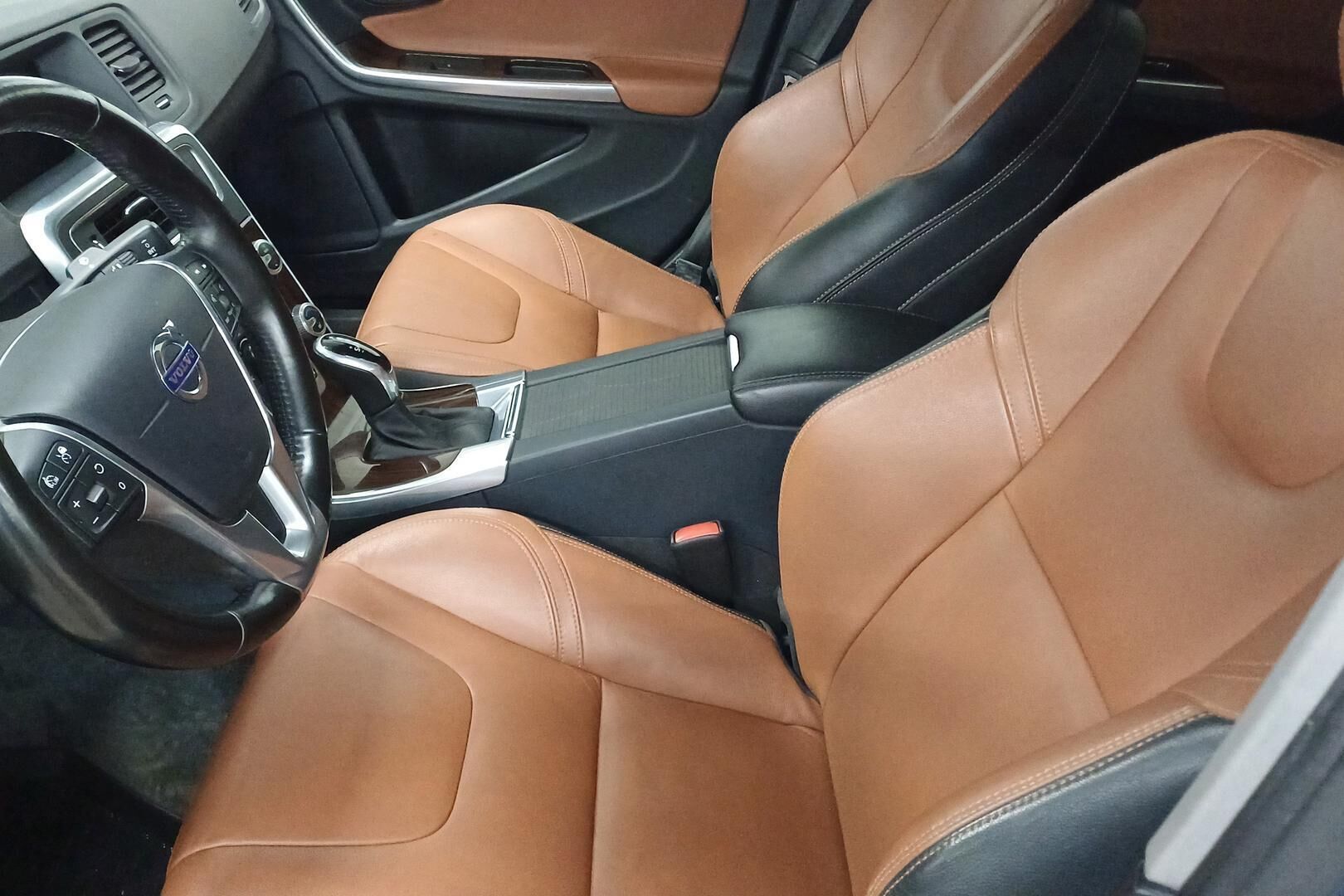 Volvo S60 iso kuva 8