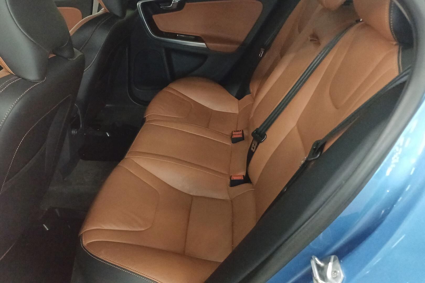 Volvo S60 iso kuva 9