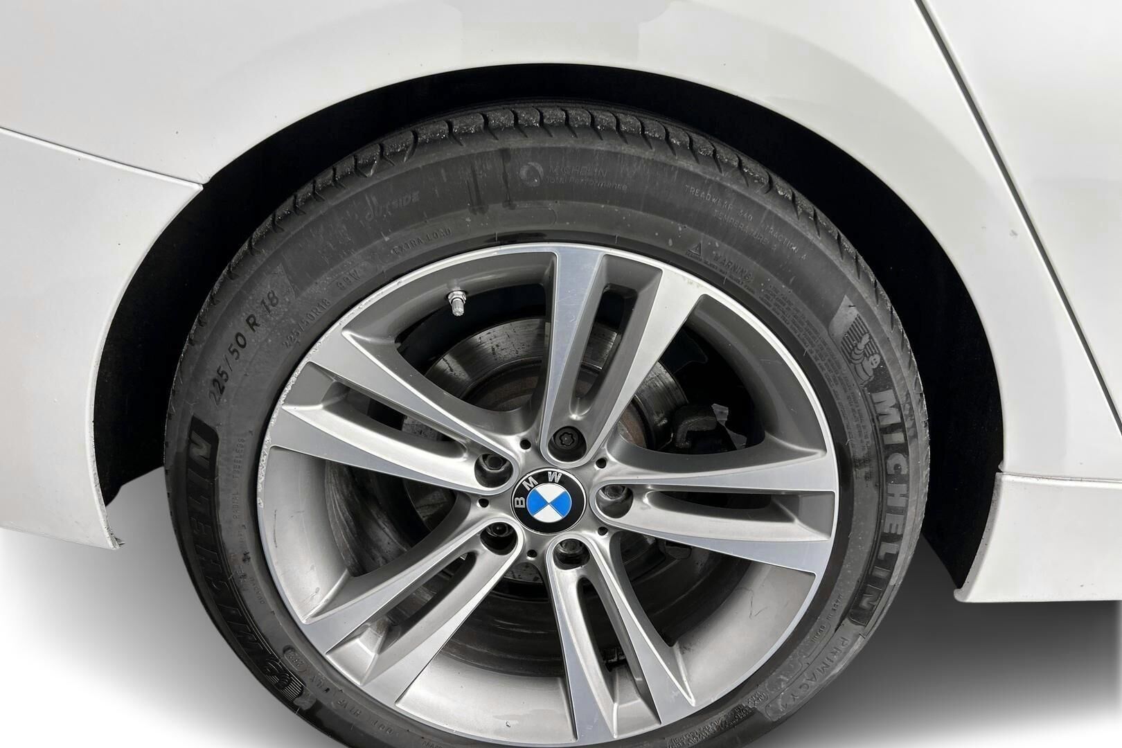 BMW 3-SARJA iso kuva 13