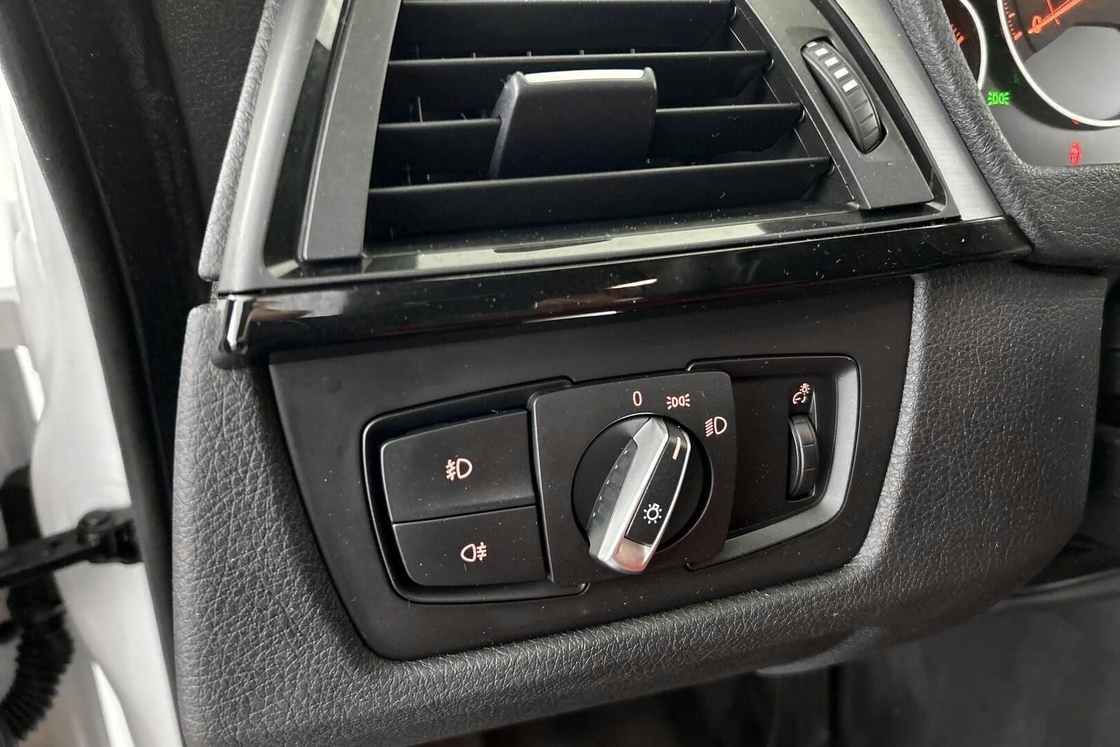 BMW 3-SARJA iso kuva 17