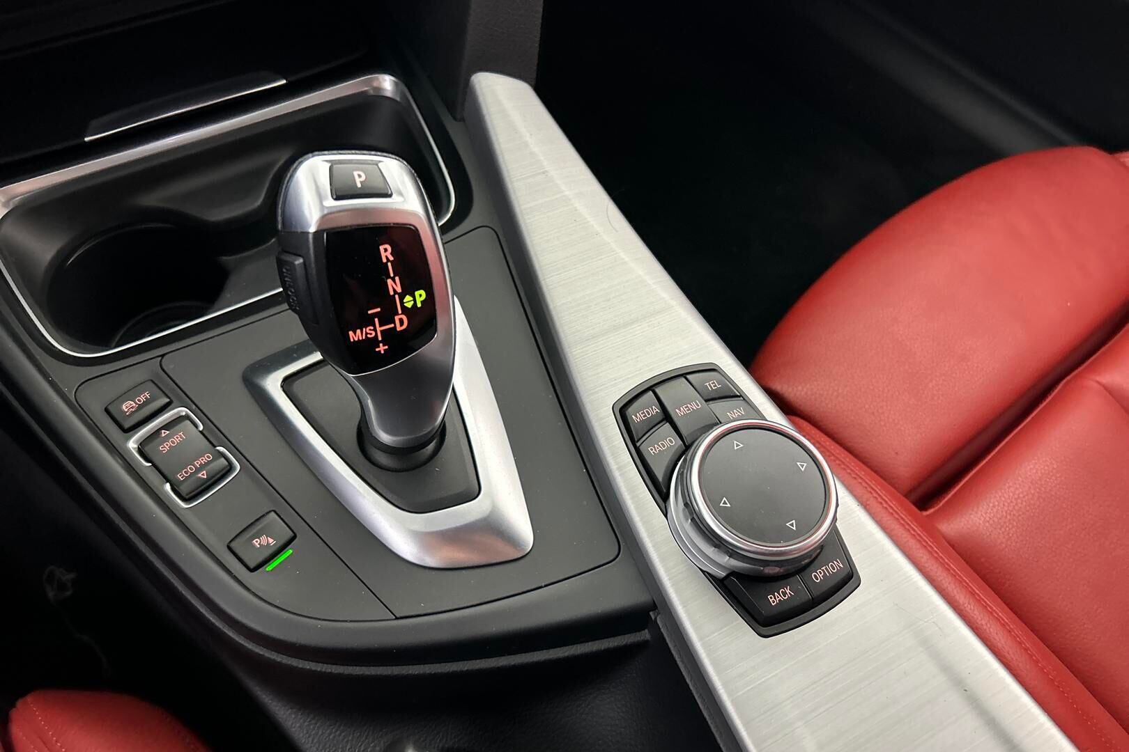 BMW 3-SARJA iso kuva 18