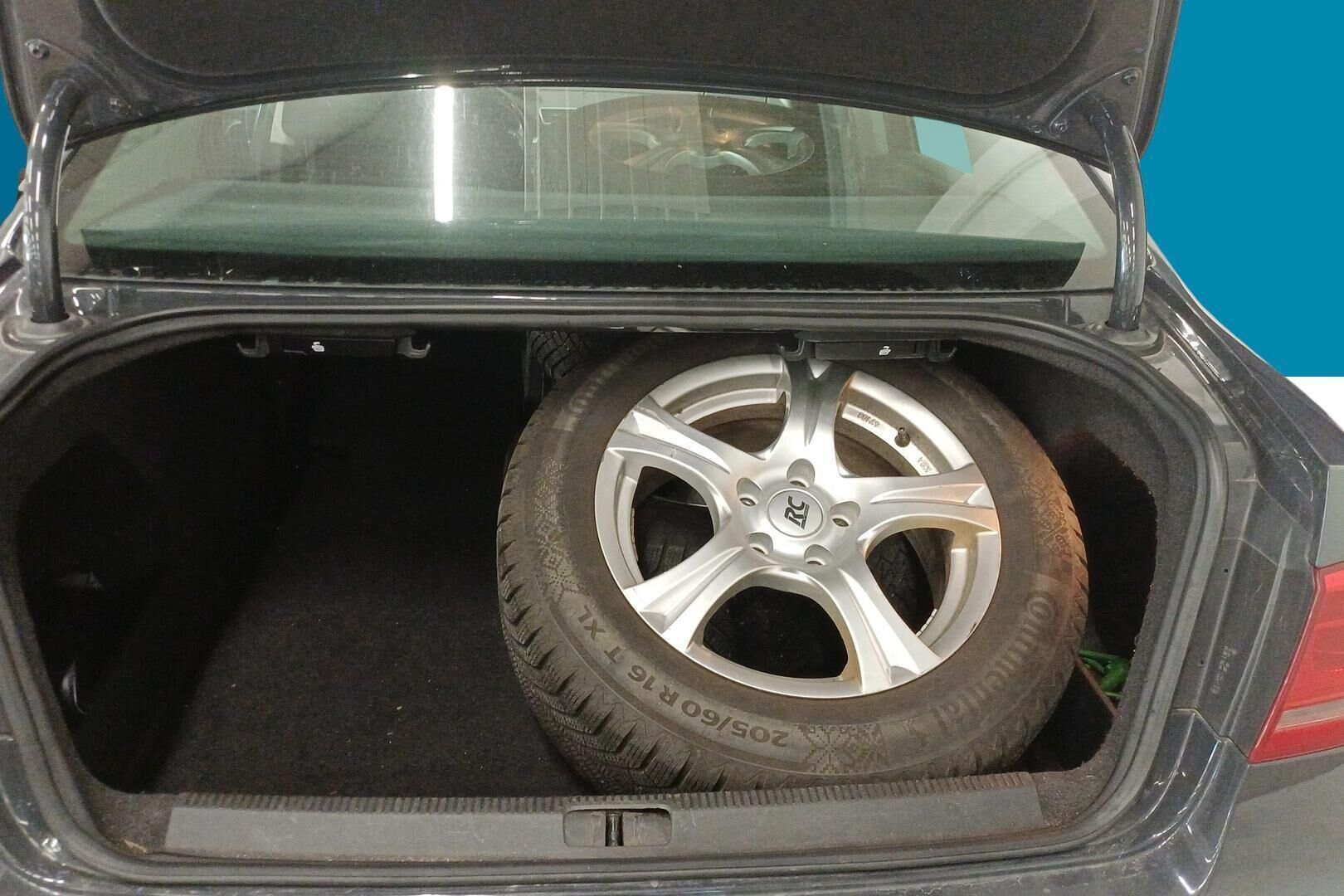 Volkswagen Passat iso kuva 11