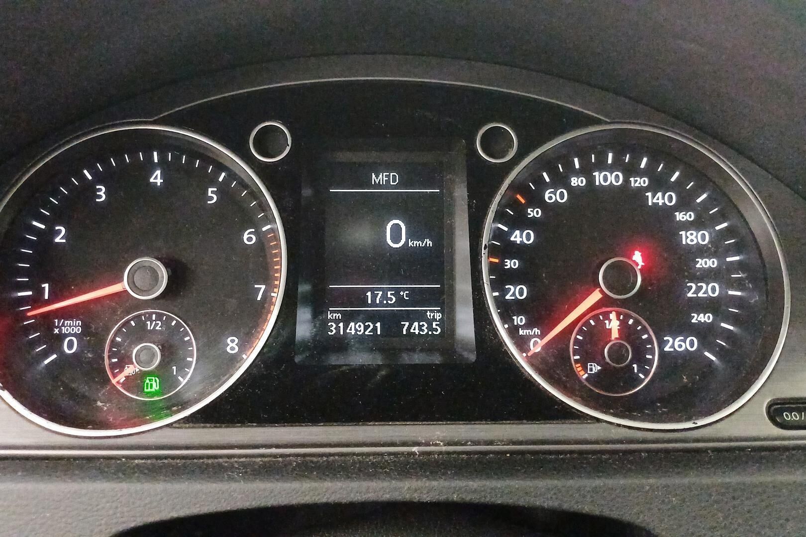 Volkswagen Passat iso kuva 15