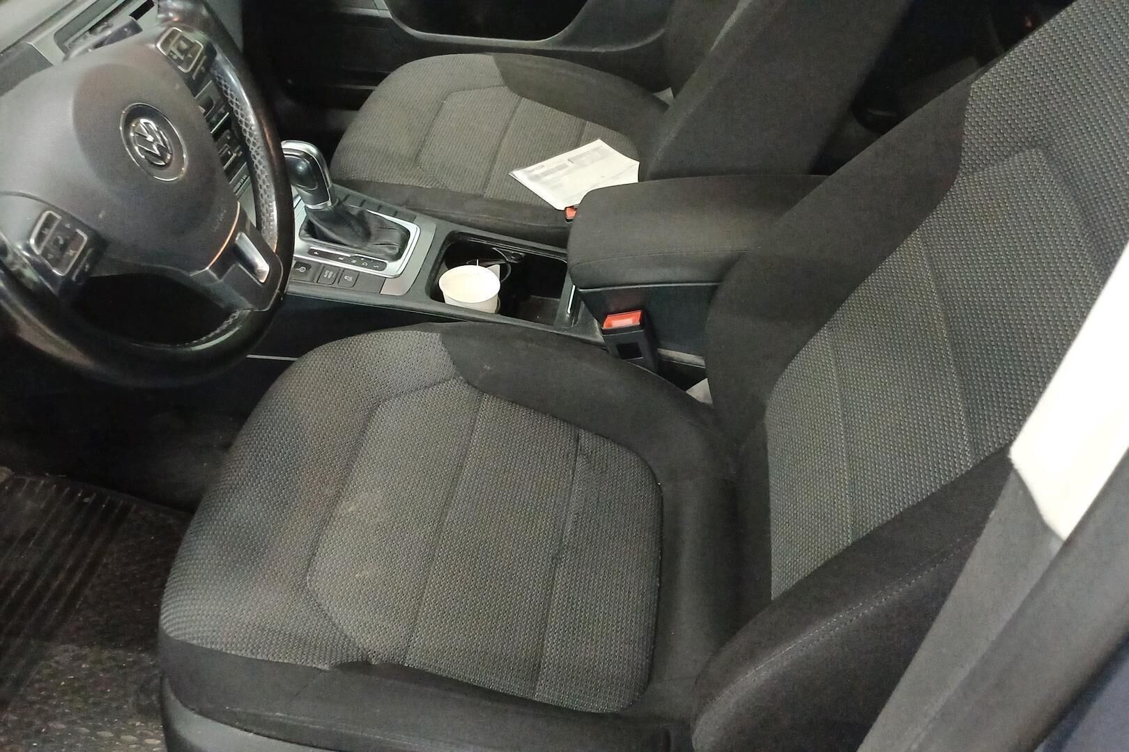 Volkswagen Passat iso kuva 8