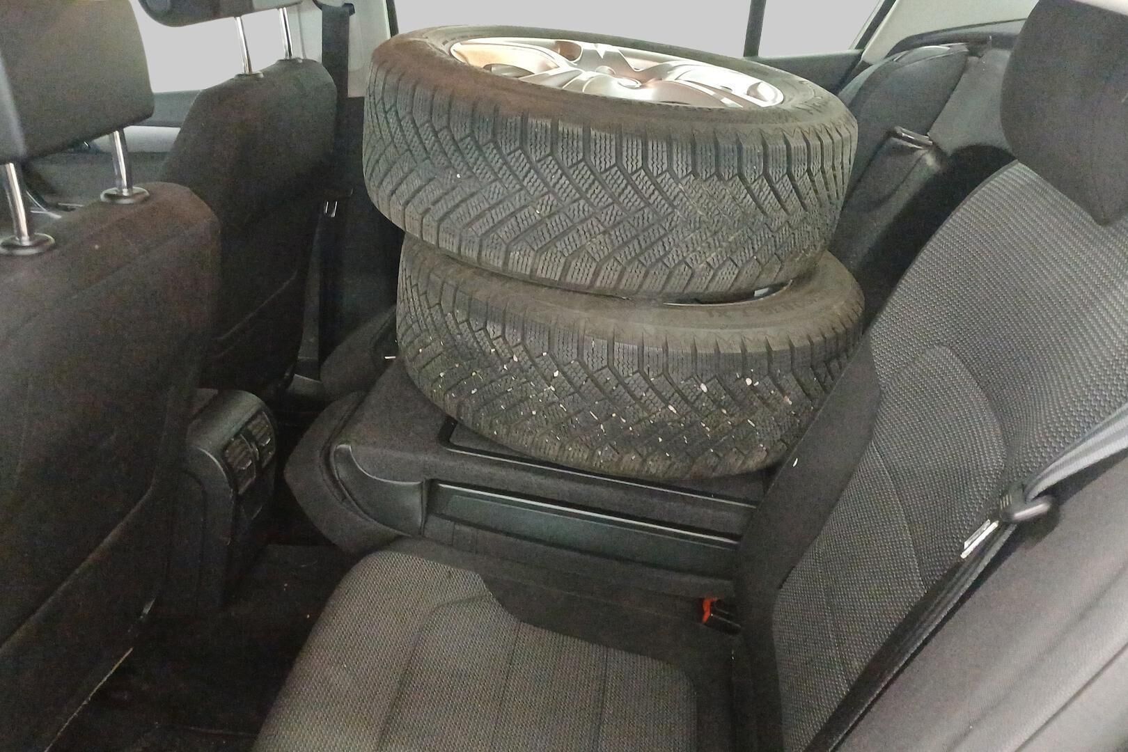 Volkswagen Passat iso kuva 9