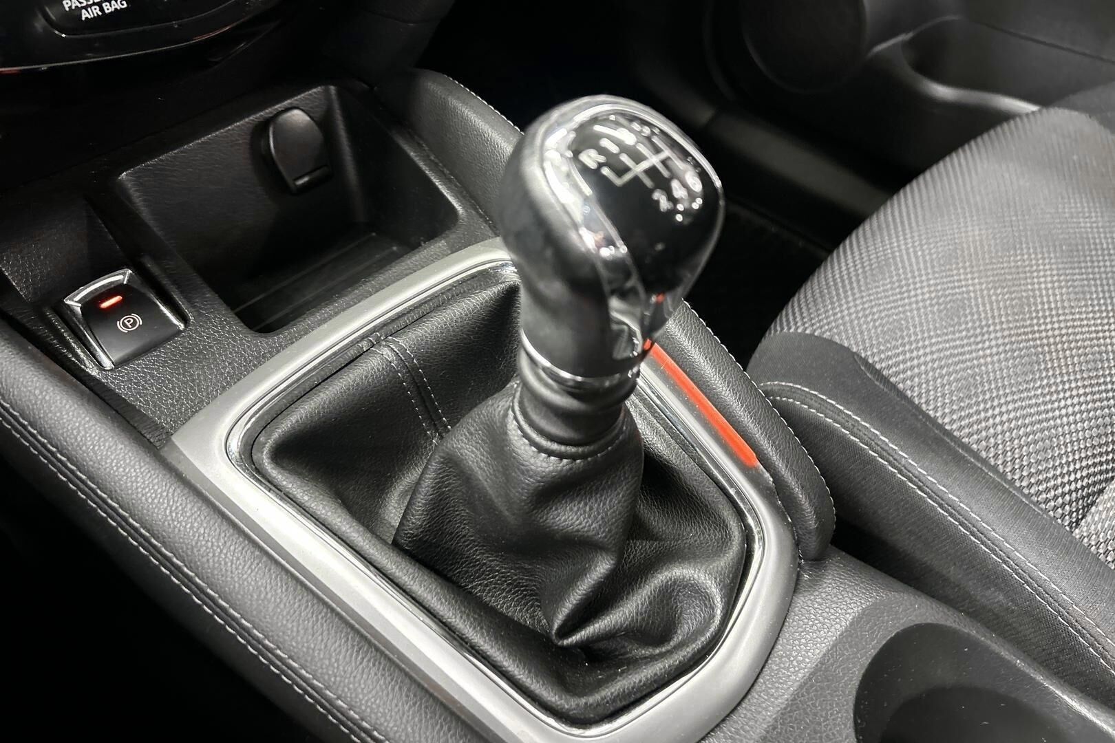 Nissan Qashqai iso kuva 16