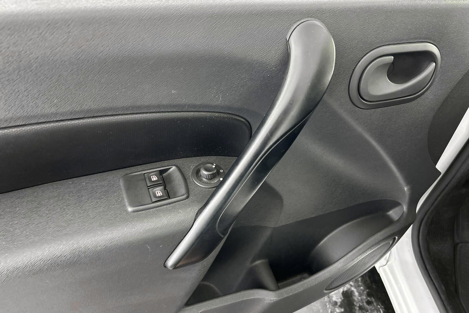 Renault Kangoo iso kuva 23