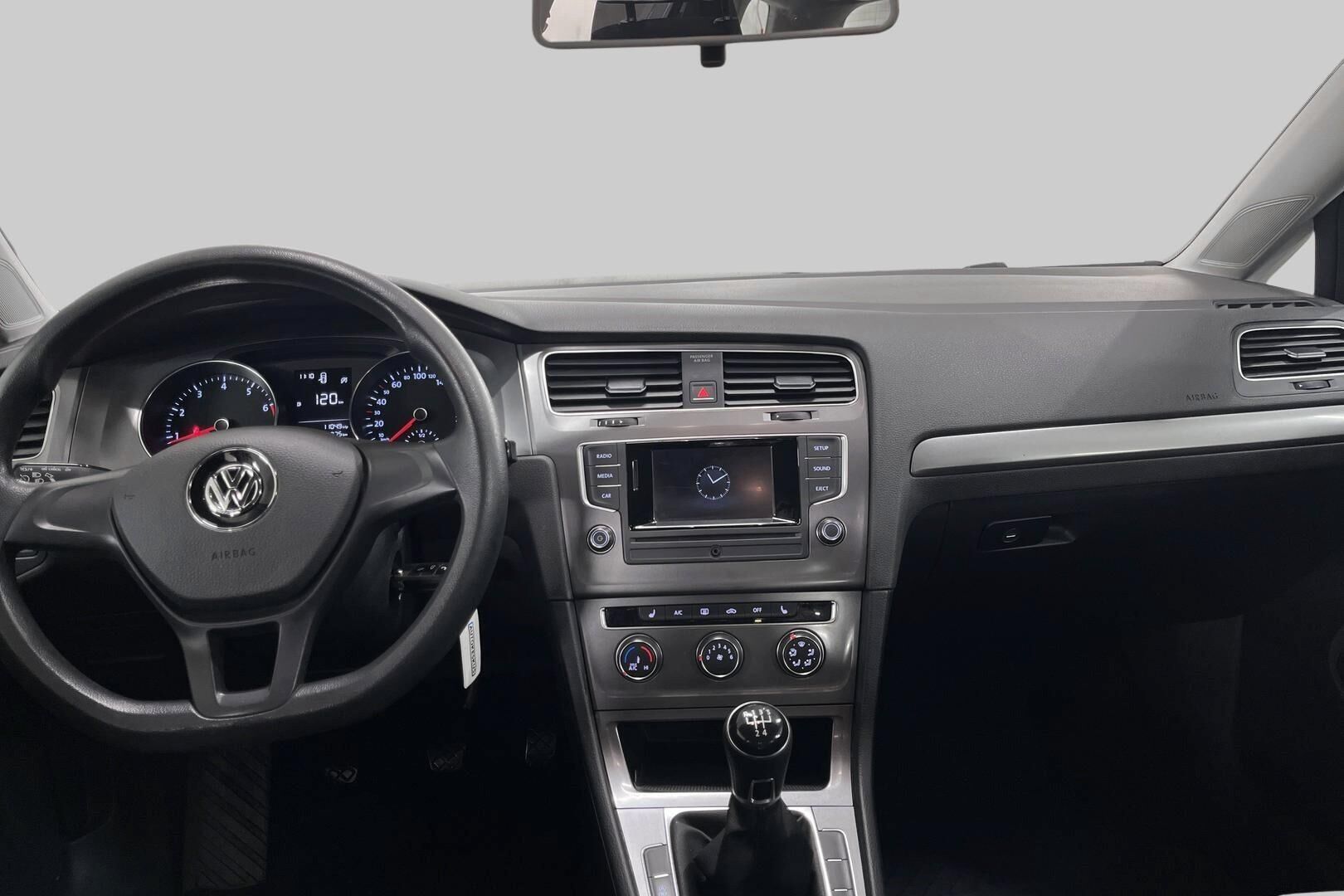 Volkswagen Golf iso kuva 11