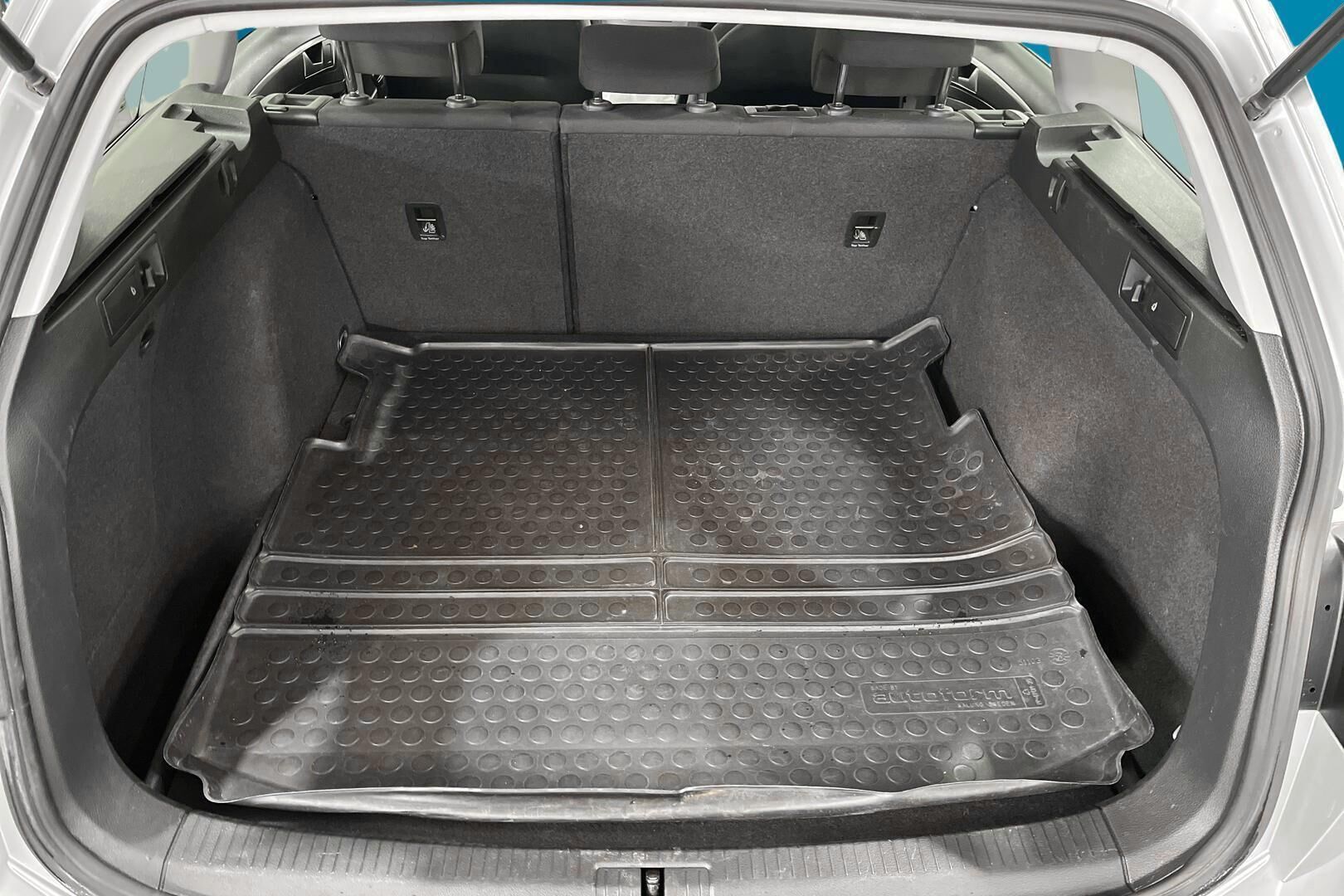 Volkswagen Golf iso kuva 12