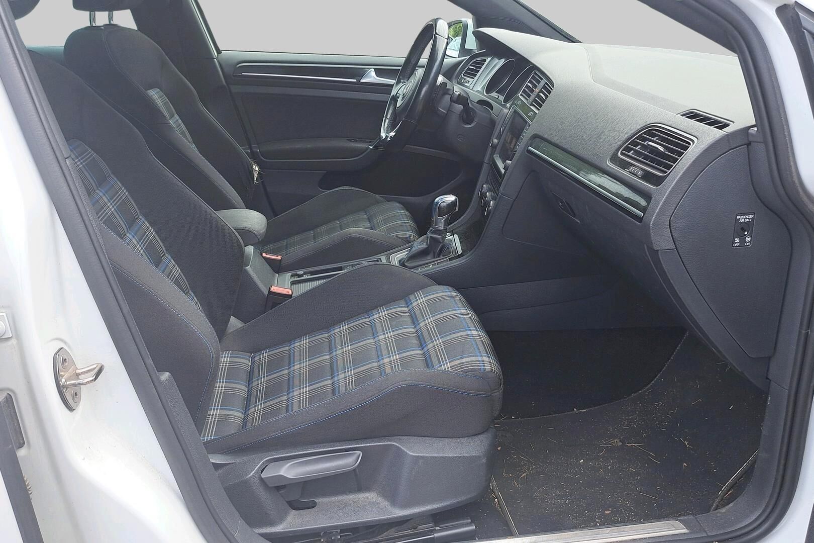 Volkswagen Golf iso kuva 3