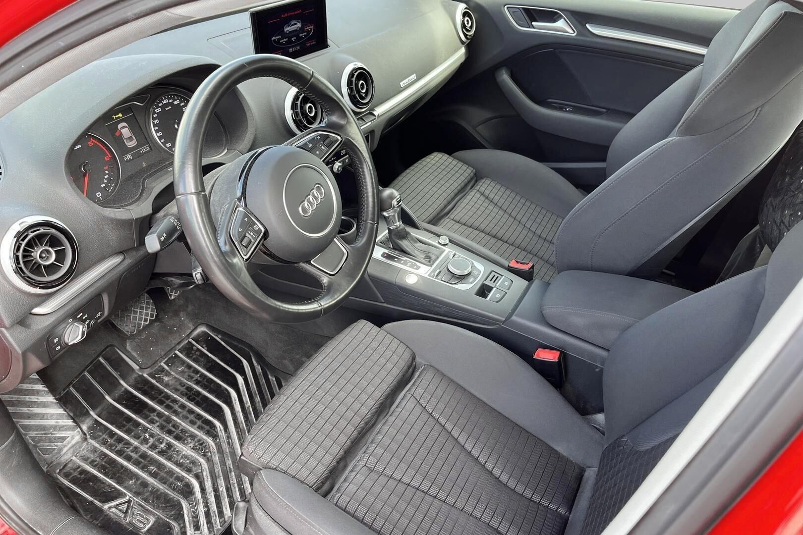 Audi A3 iso kuva 2