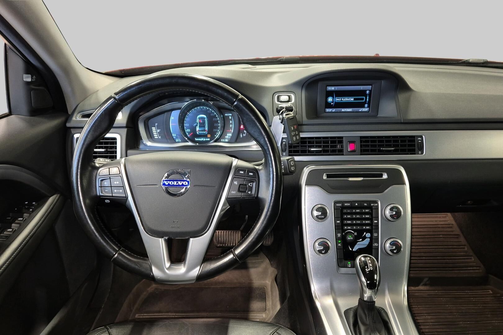 Volvo V70 iso kuva 2