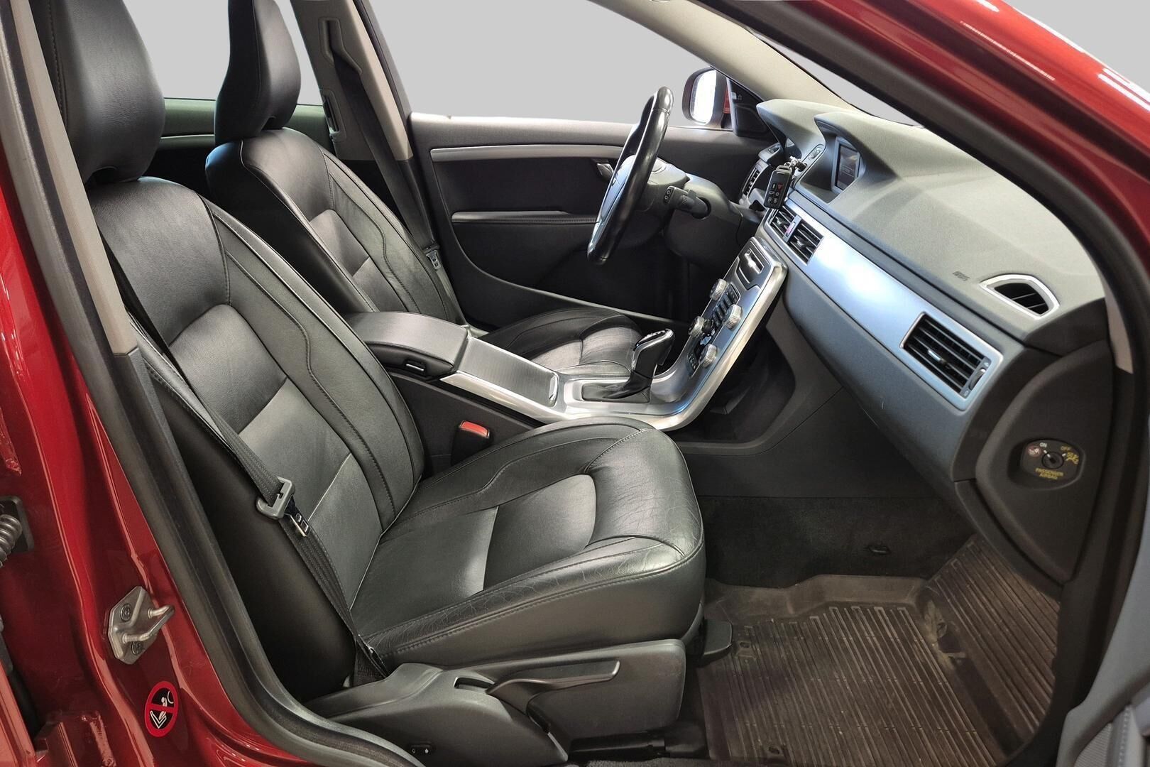 Volvo V70 iso kuva 4