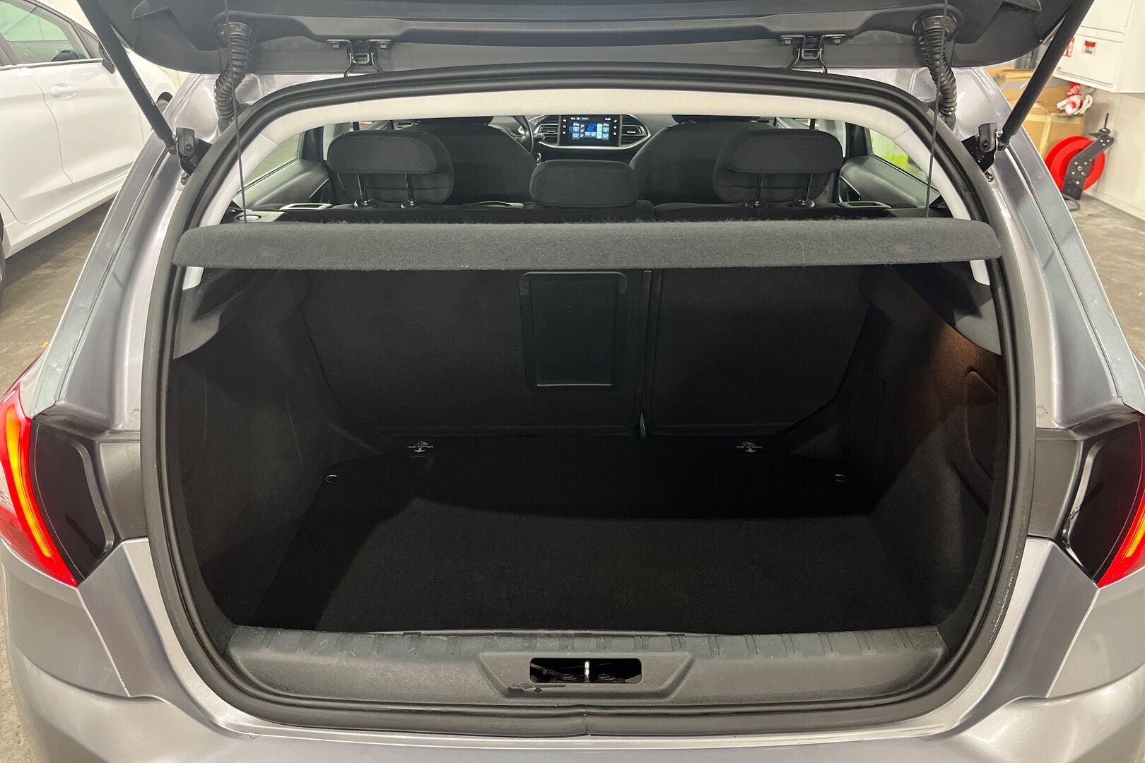 Peugeot 308 iso kuva 10