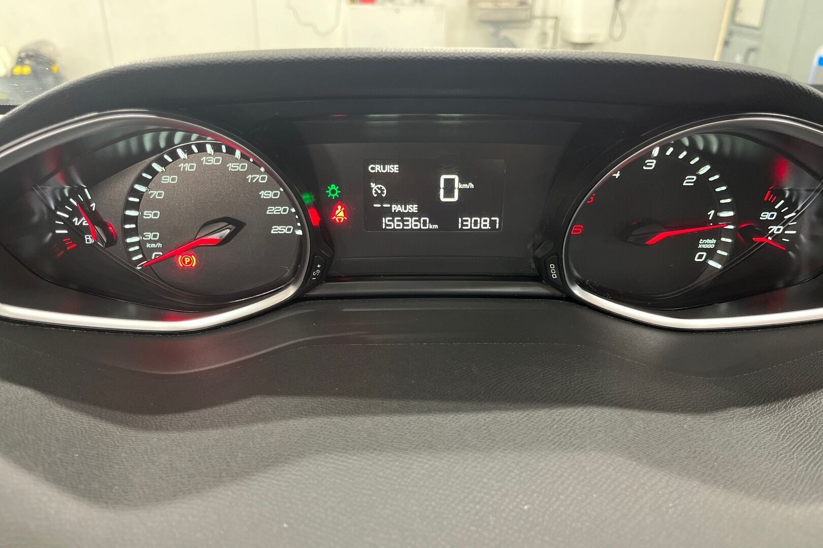 Peugeot 308 iso kuva 12