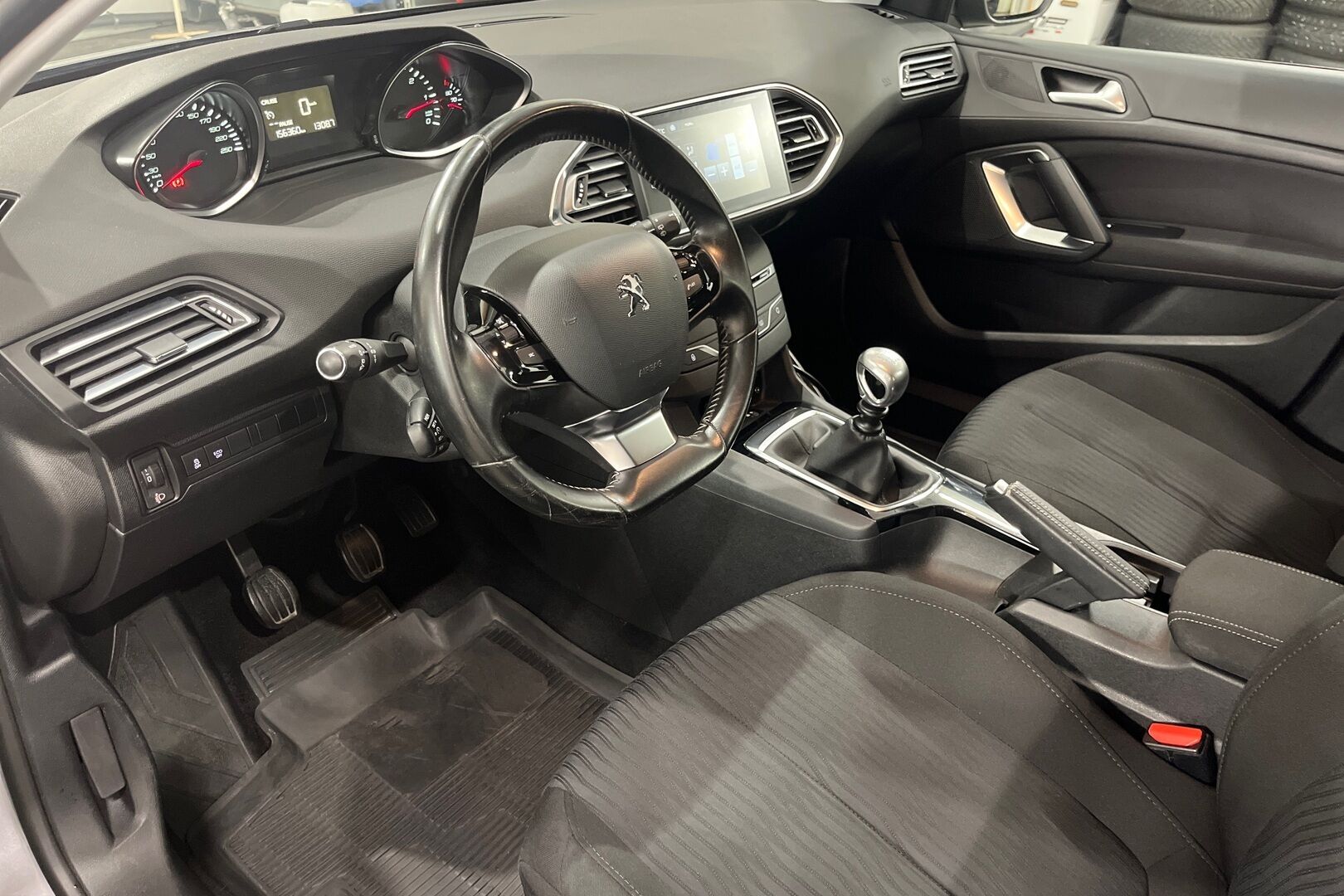 Peugeot 308 iso kuva 7