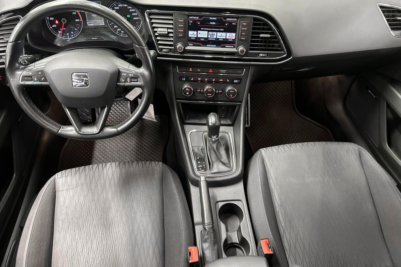 Seat Leon iso kuva 10