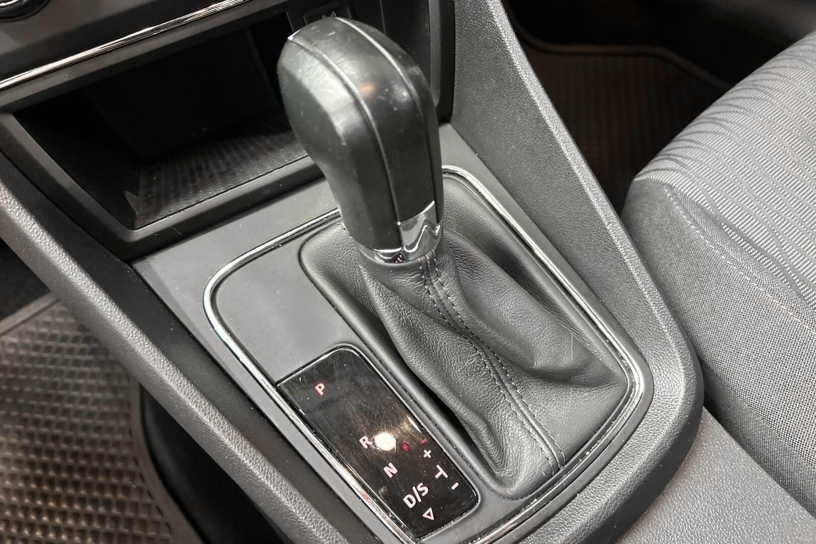 Seat Leon iso kuva 22