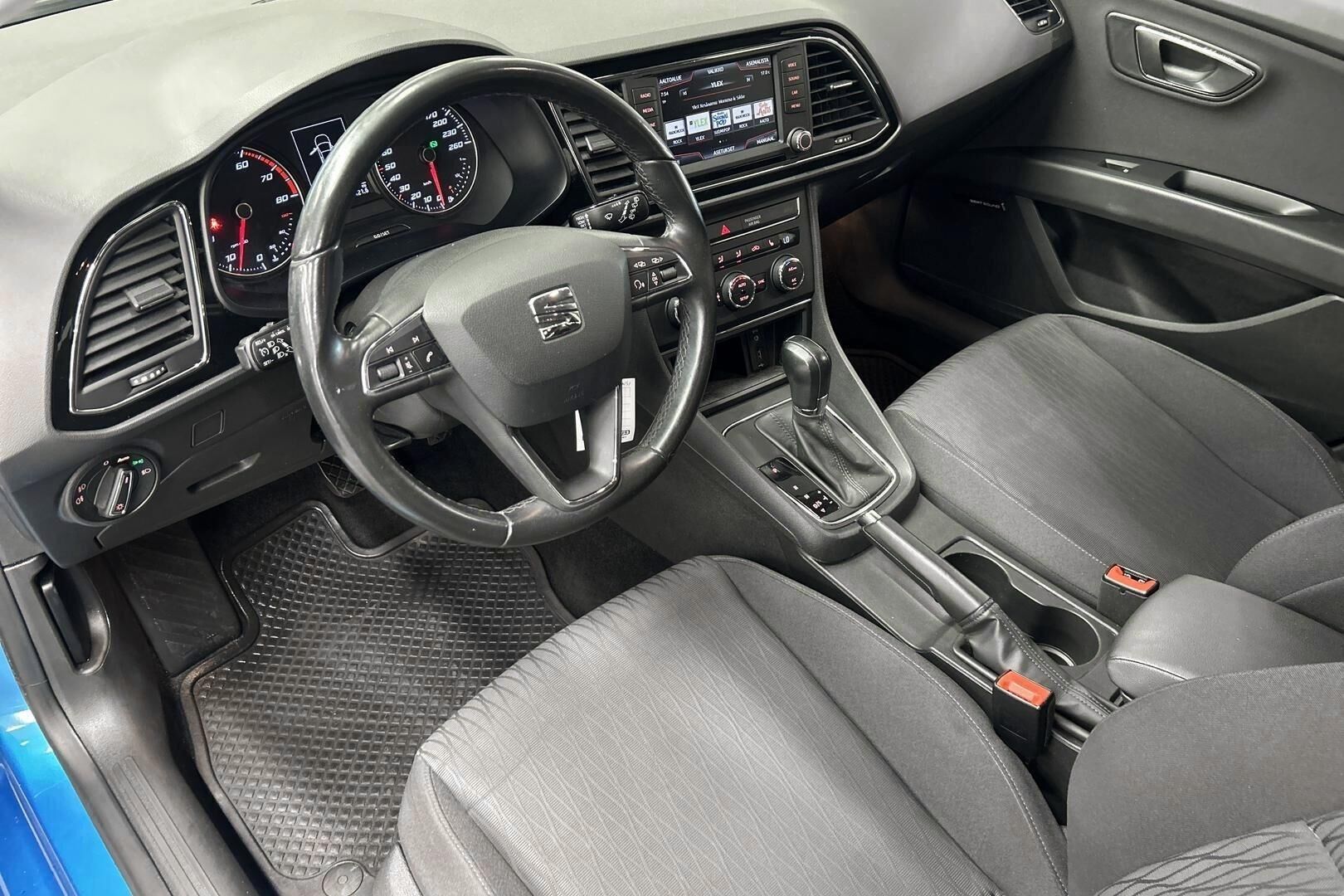 Seat Leon iso kuva 8