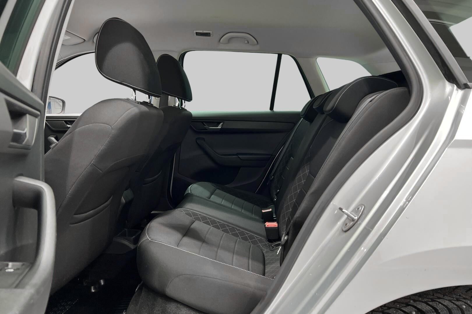 Skoda Fabia iso kuva 10