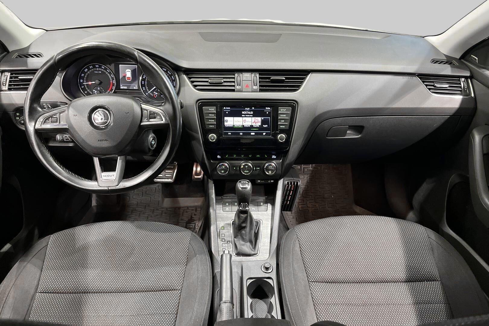 Skoda Octavia iso kuva 11