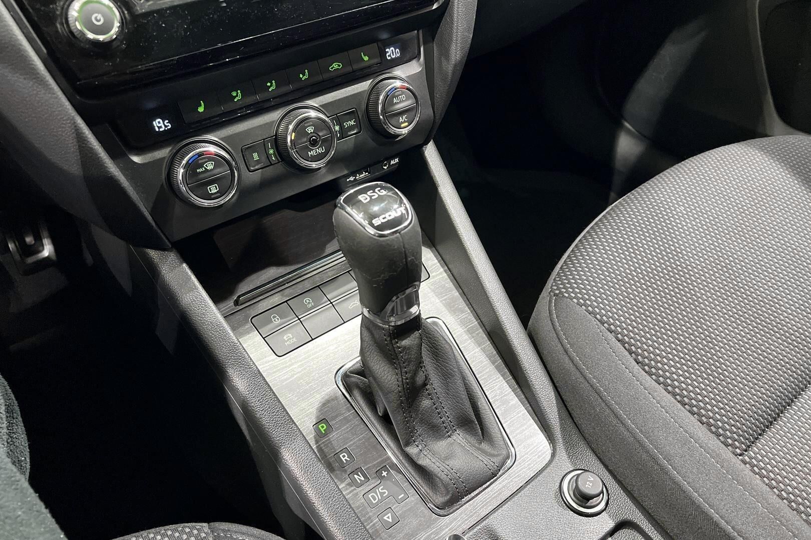 Skoda Octavia iso kuva 16