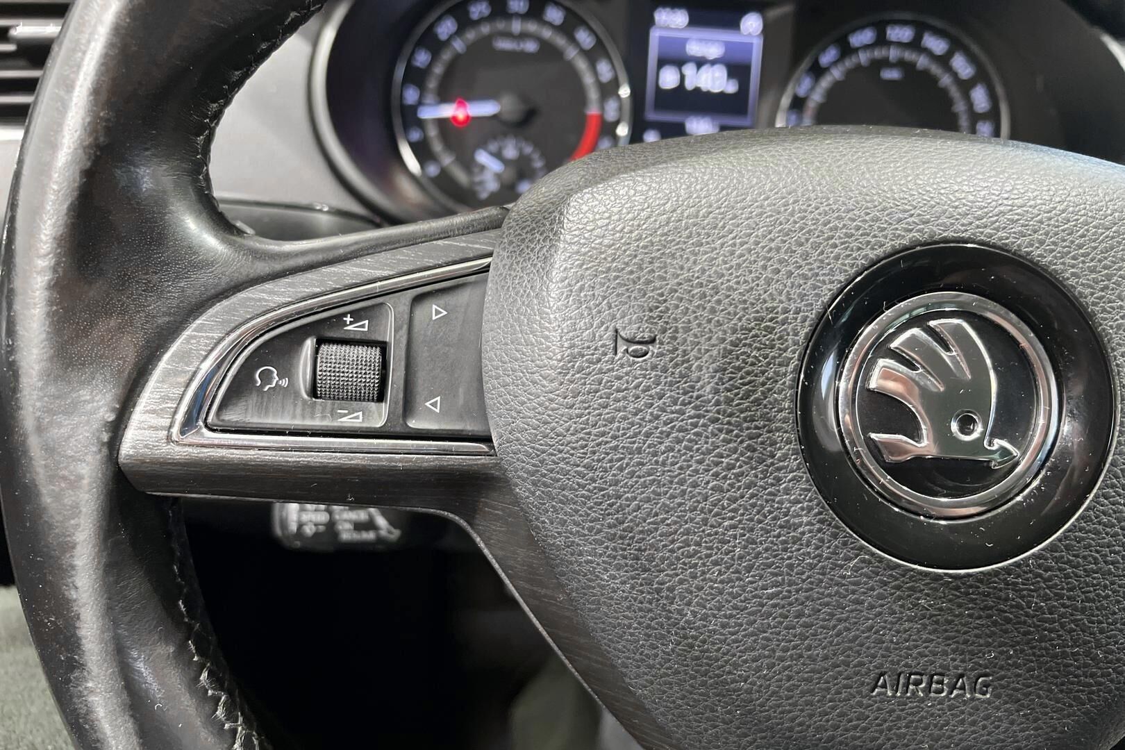 Skoda Octavia iso kuva 18
