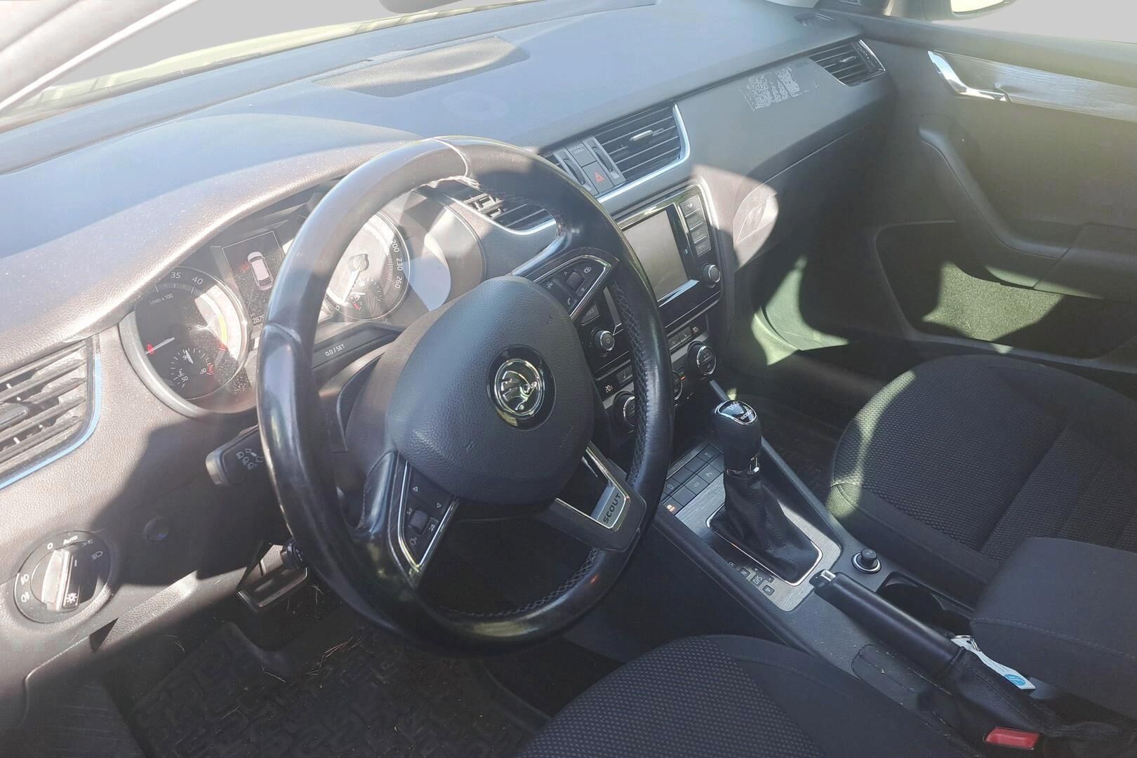 Skoda Octavia iso kuva 2